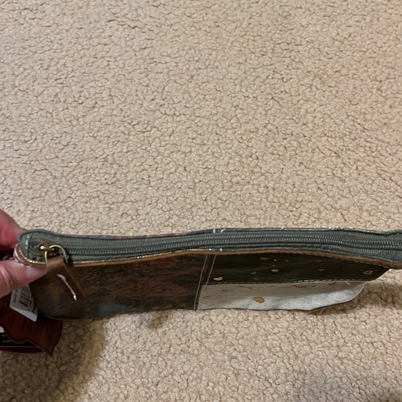 NWT Uchi Hattie Gold Splattered Canvas Wristlet Recycled Clutch Leather Metallic - Picture 11 of 12